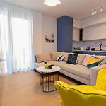 Luxury - Apartamento *